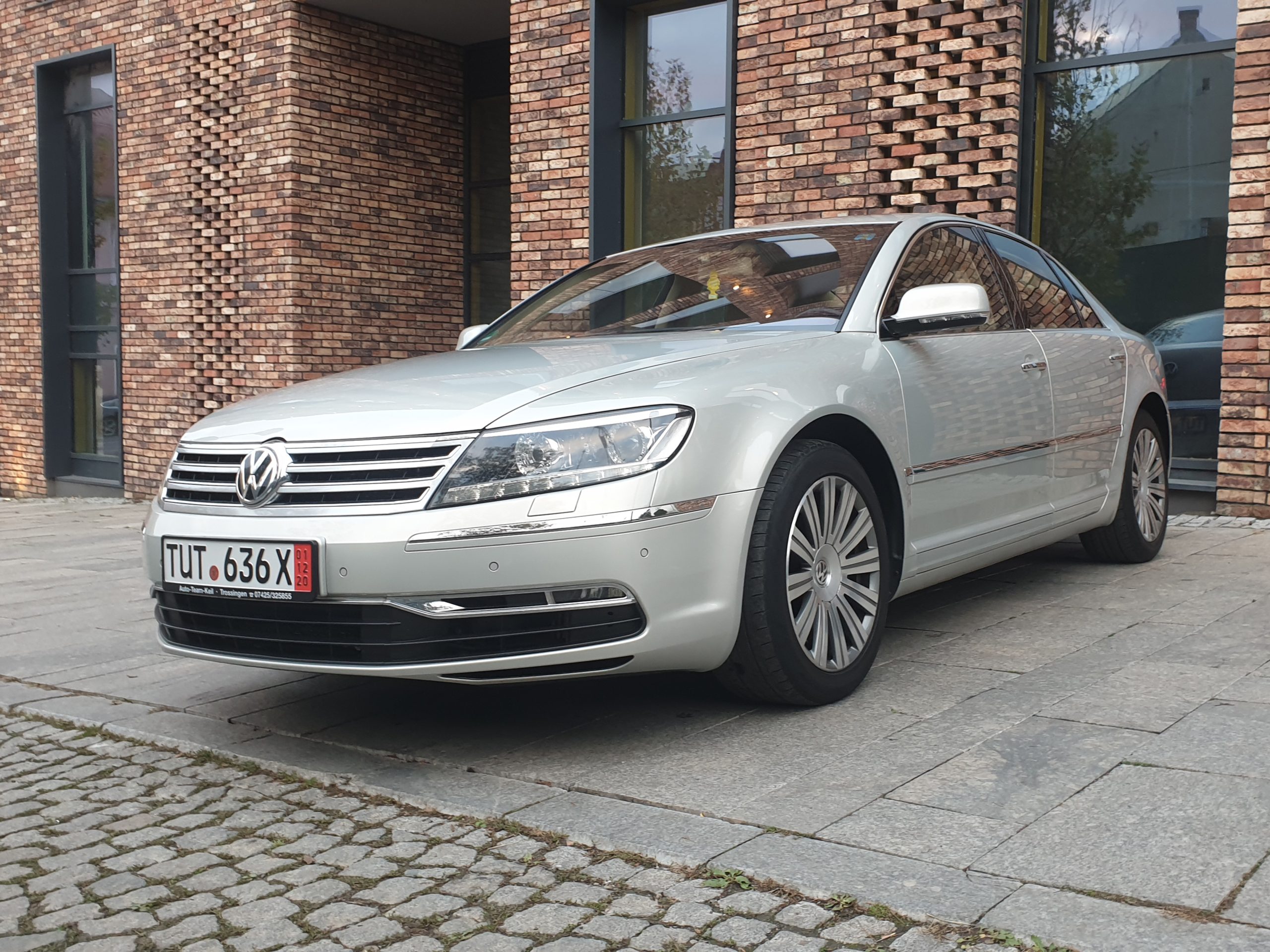 Foto Euro 5 Volkswagen Phaeton 3.0 L V6 240 cp Gri 2012