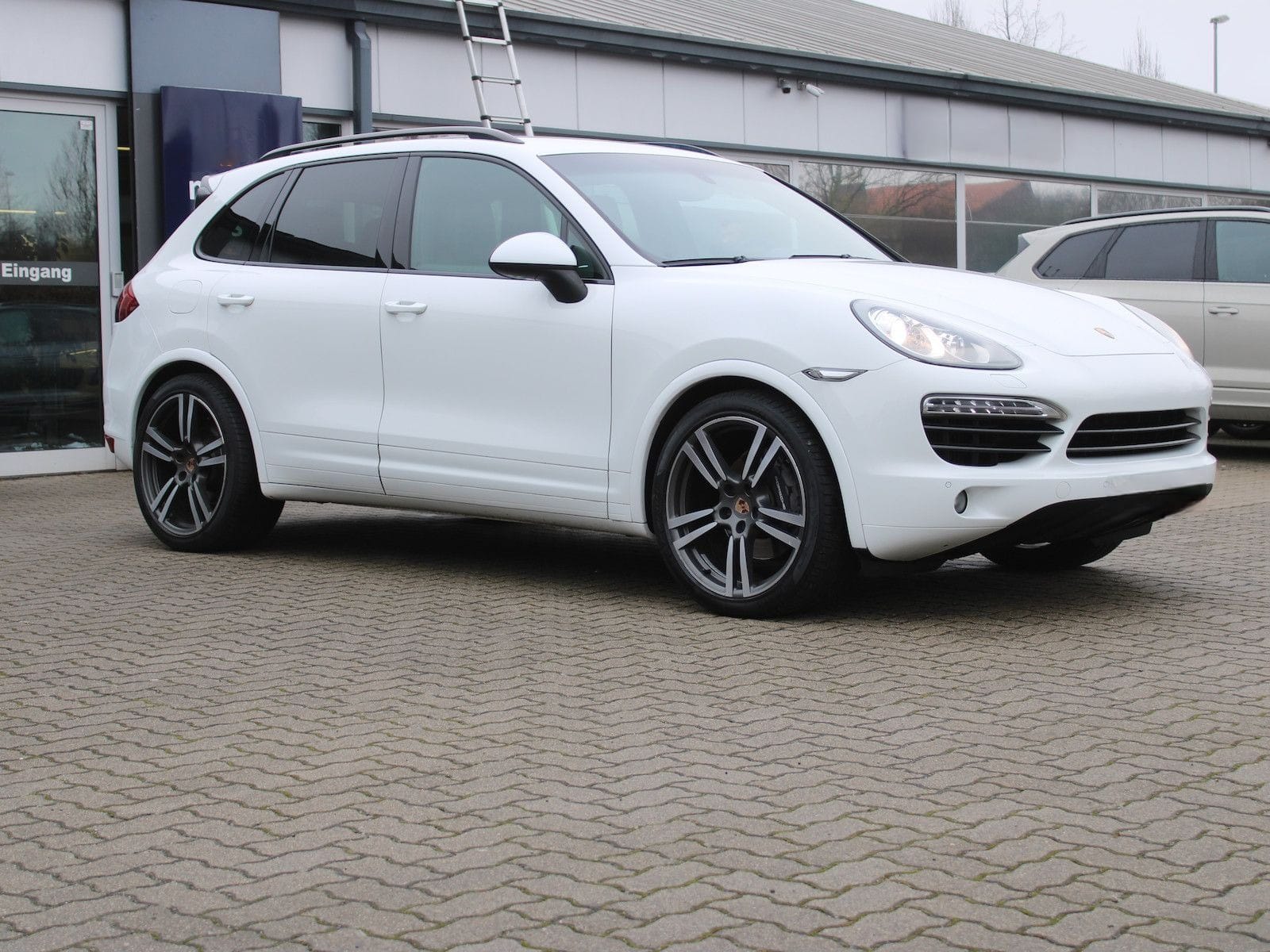 Porsche Cayenne 3.0L 245hp