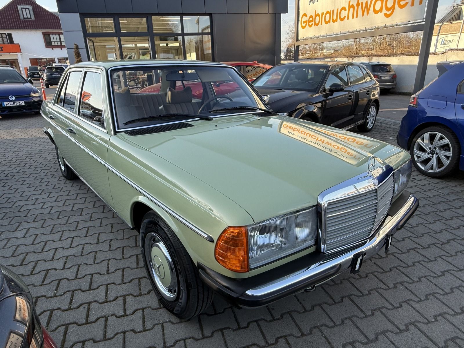 Foto  Mercedes-Benz W123 250 1976