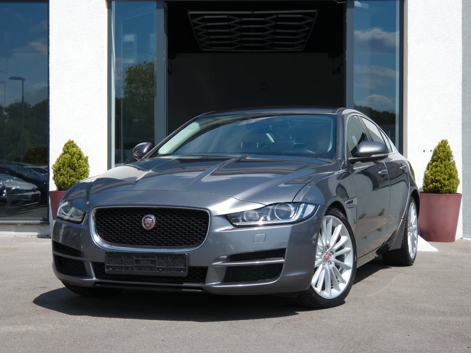 Foto Euro 6 Jaguar XE 2.0 D*Navi*Camera*Led* 2018