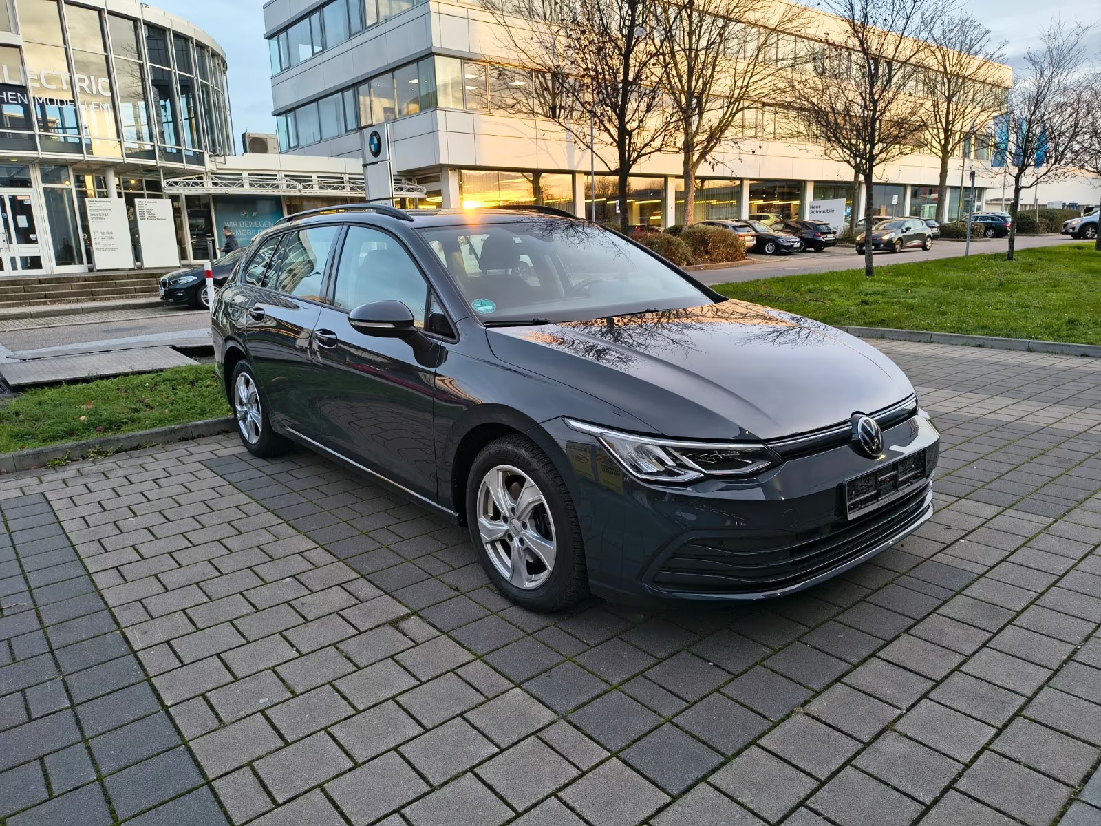 Foto Euro 6 VOLKSWAGEN Golf Variant 2.0 TDI 2024