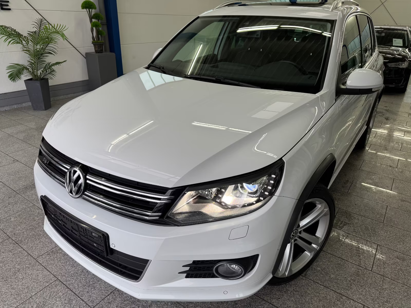 Foto Euro 6 Volkswagen Tiguan 2.0 TDI*R-Line*4Motion*Pano 2015
