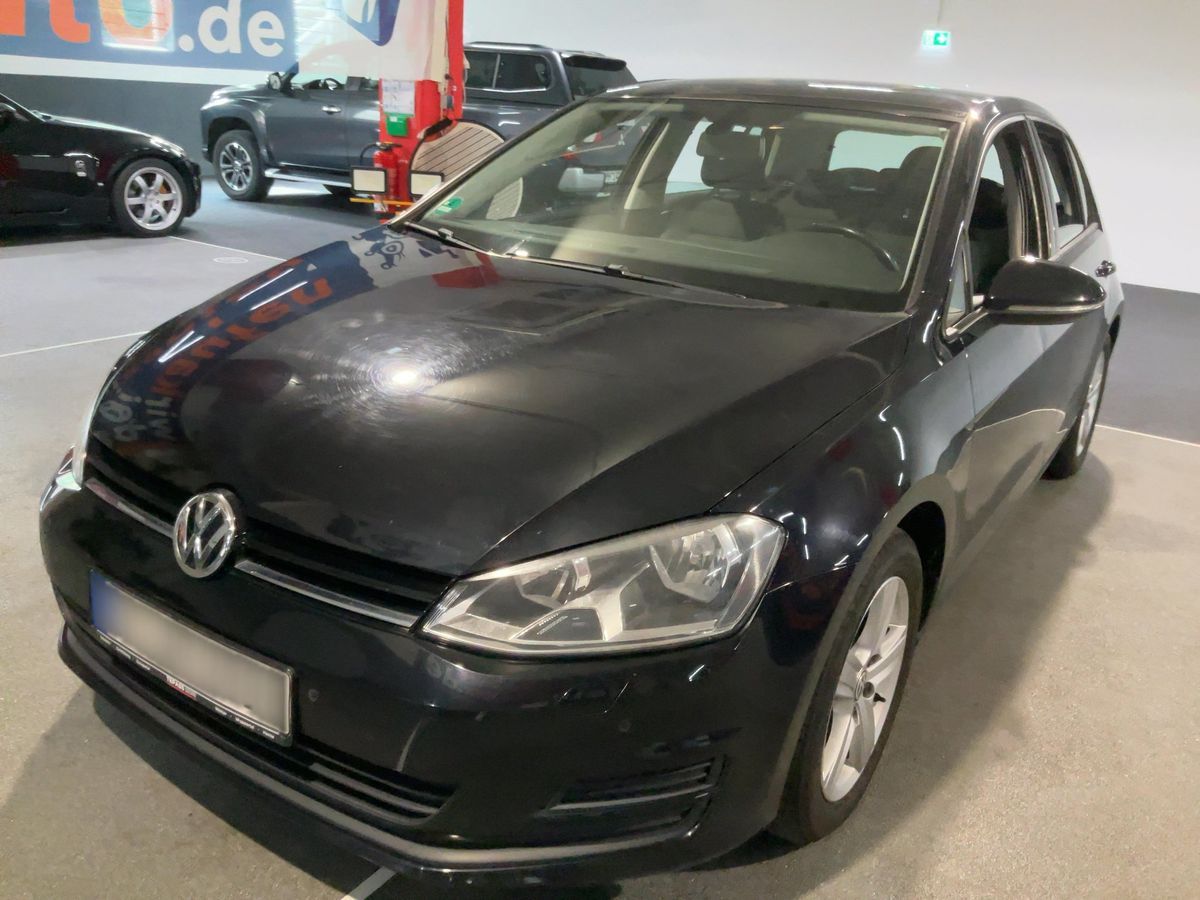 Fotografie Volkswagen Golf VII 2.0 TDI Confortline BlueMotion Tech 2014