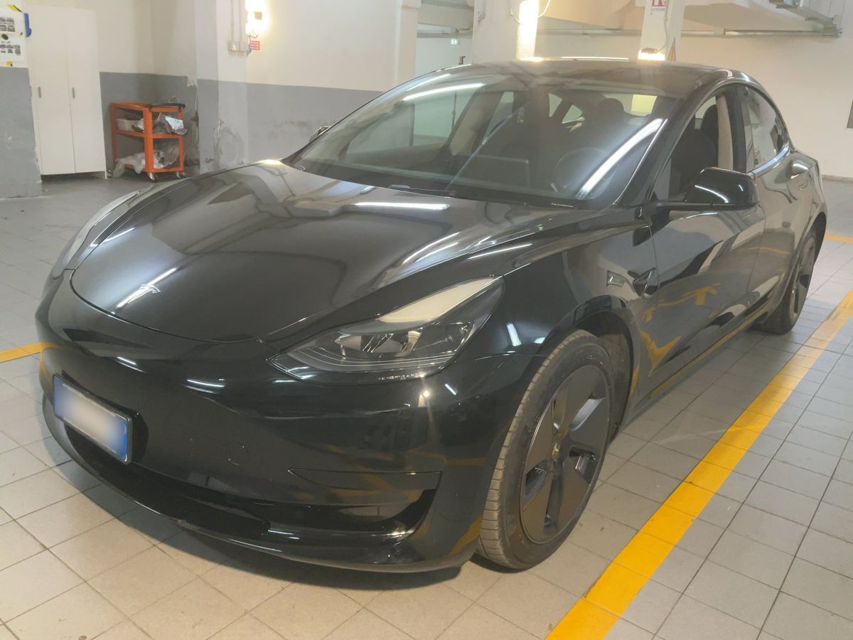 Fotografie Tesla Model 3 Standard Range 2023
